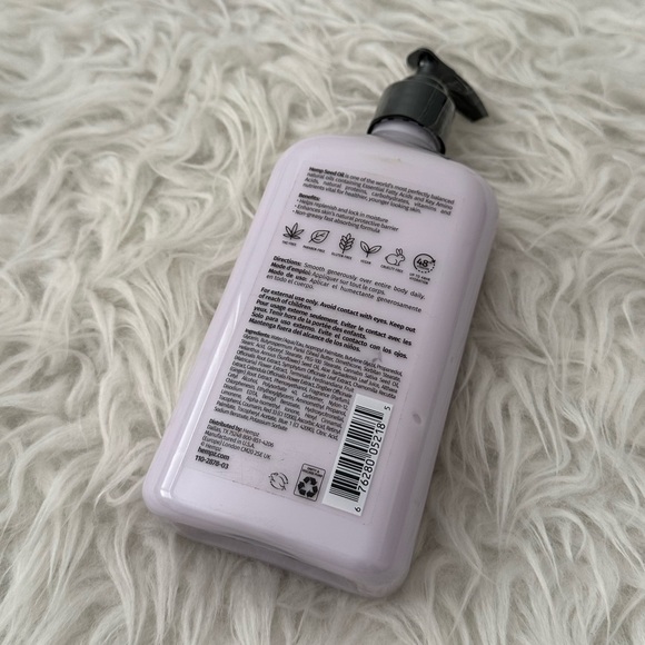 Hempz Vanilla Plum Herbal Body Moisturizer - Picture 3 of 6